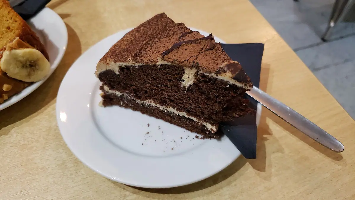 The Shake Hut – cake shop in St Neots town centre
